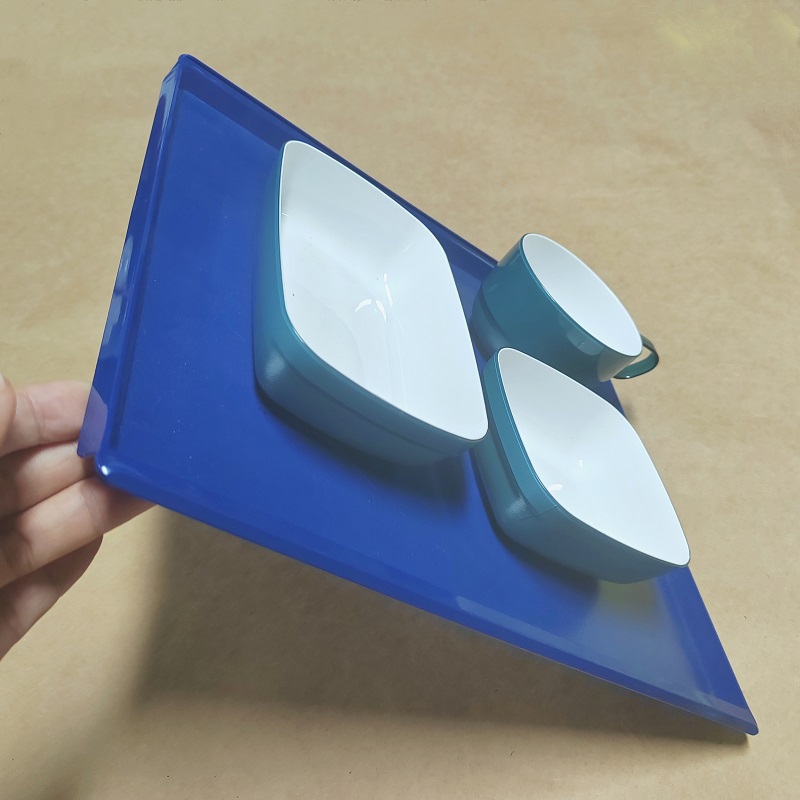 Anti slip tray