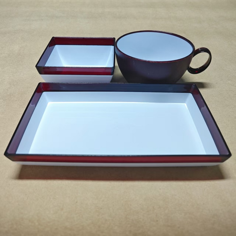 Double-color salad bowls and plates